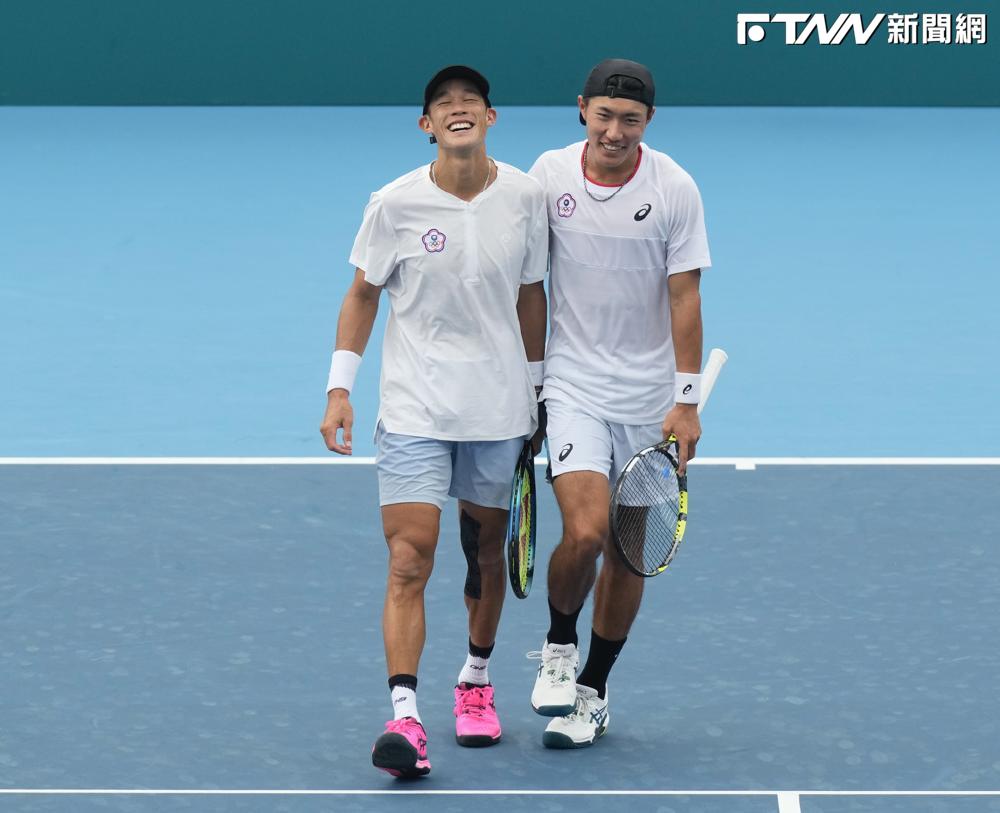 台灣第5金入手!莊吉生、許育修亞運網球男雙大勝 勇奪隊史首面金牌
