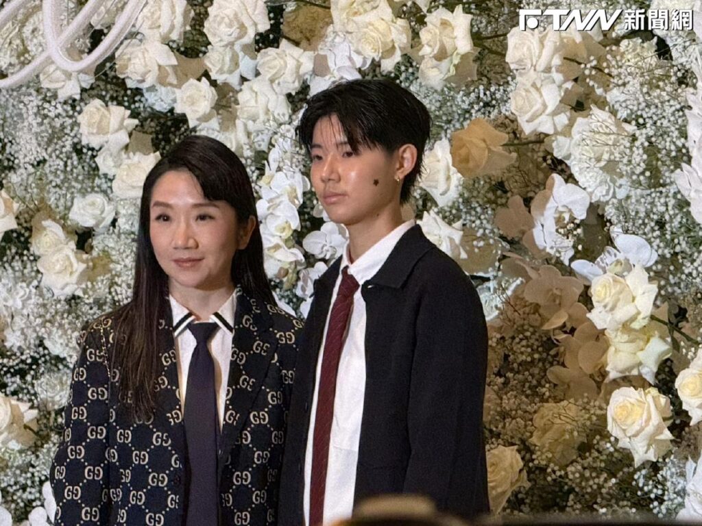 陶晶瑩現身邱澤許瑋甯婚宴！讚夫妻「一直在愛情裡」　曝聚會兩人都分開坐