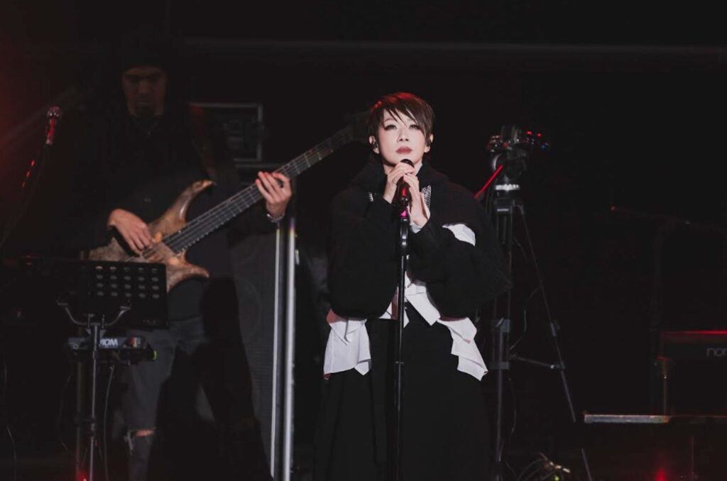 林憶蓮撐病體上場演唱　仍盡情飆嗓