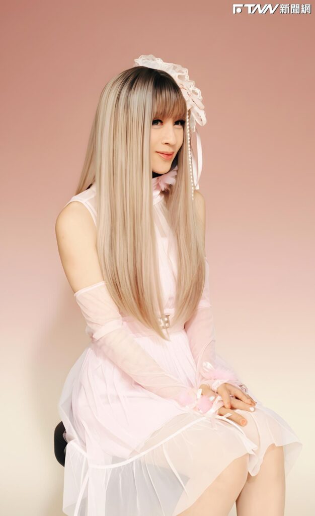 女星「二度登上《滾石雜誌》」！美國電視台FOX都搶著報