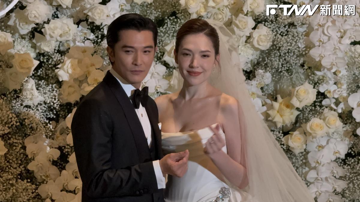 許瑋甯披絕美婚紗現身！「低胸炸出好身材」　婚戒邱澤設計曝巧思