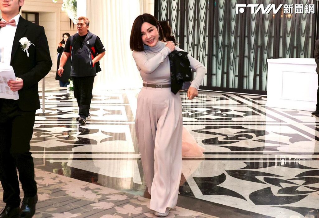 陳美鳳昔與邱澤傳烏龍緋聞！大方現身婚宴現場　被問禮金：心意重要