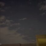 美国网友拍到UFO 数个发光体在高空仿佛外星舰队