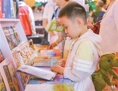 2026上海书展18日闭幕，20家书店从业者现场热议——今天，书店如何选好书、卖好书